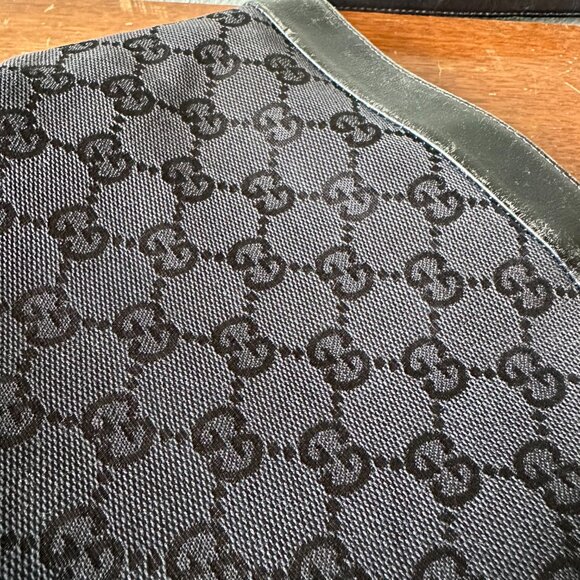 GUCCI Small Canvas Shoulder Bag | black w gold hardware - Picture 3 of 12